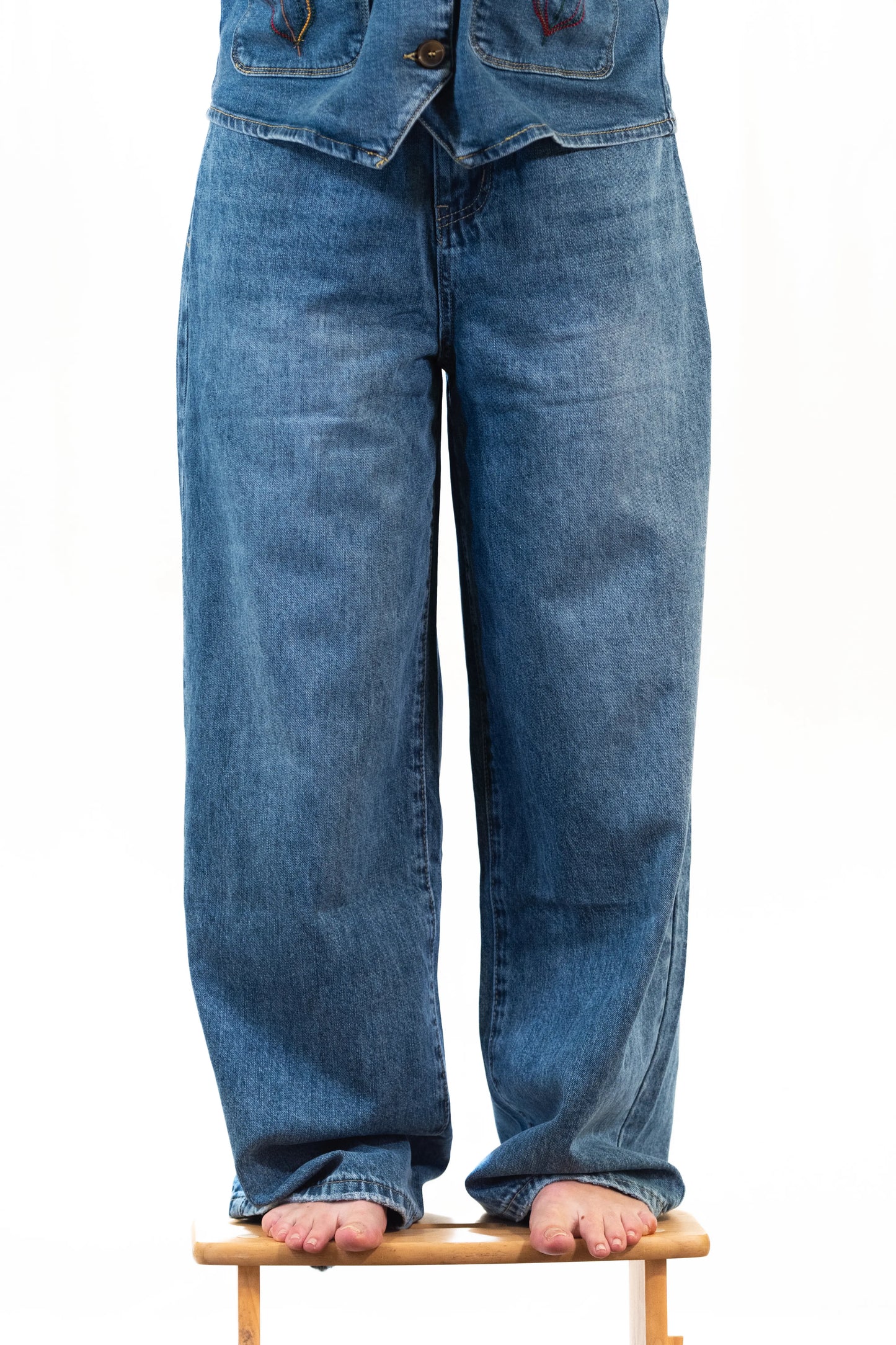 JEANS ALL YOU NEED IS LOVE