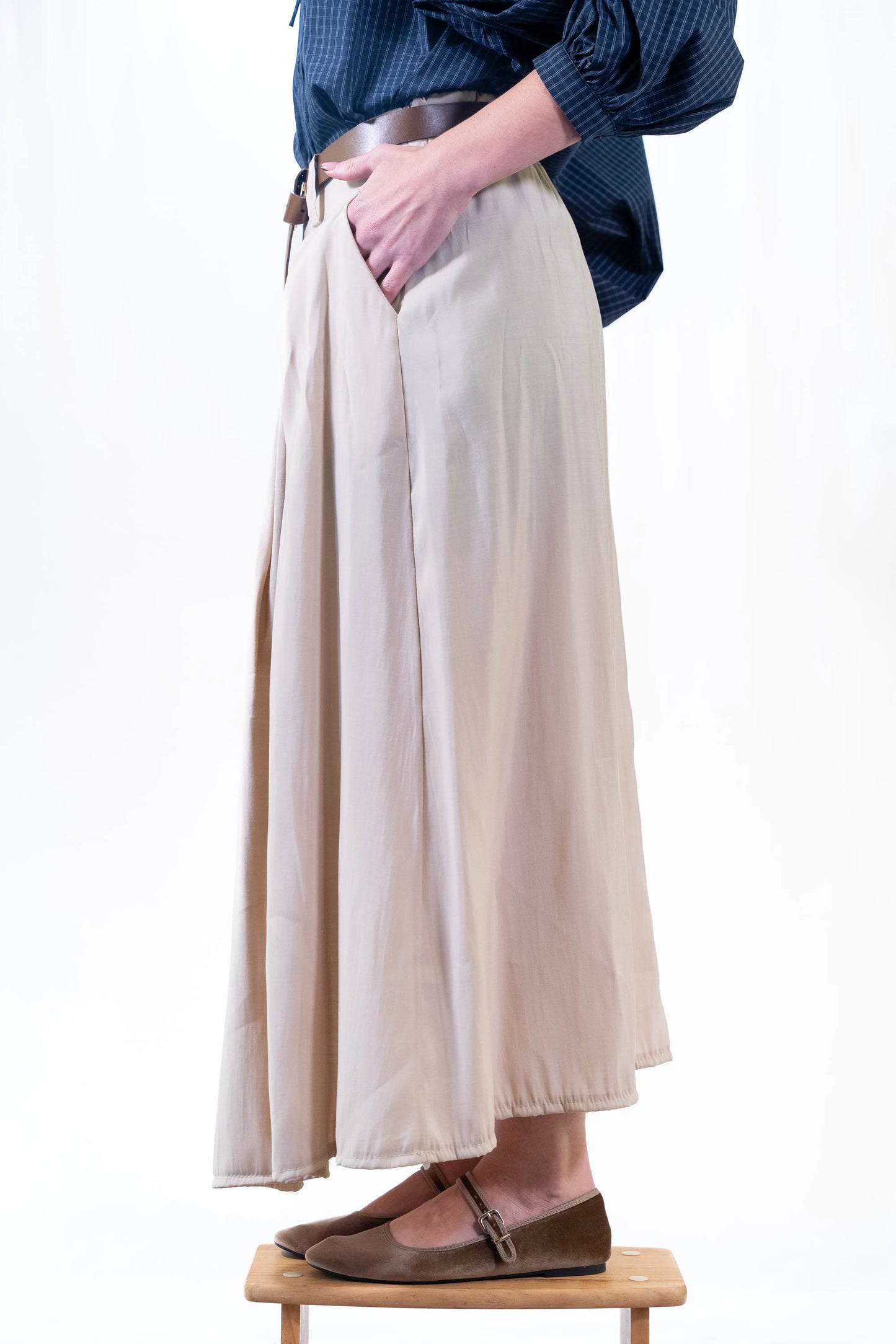 SAIA MIDI COM VOLUME BEGE AREIA